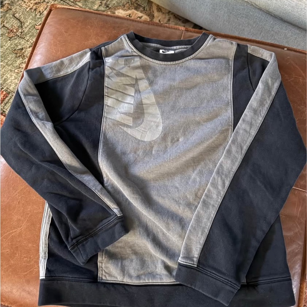 Nike Youth Black and Gray Sweater